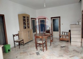 Sala da pranzo - Trilocale Via Rossini
 
12, Orsara di Puglia - foto 2