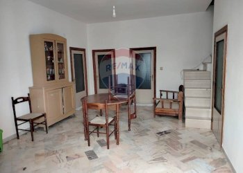 Sala da pranzo - Trilocale Via Rossini
 
12, Orsara di Puglia - foto 3