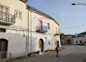 Edificio all\'aperto - Trilocale Via Rossini
 
12, Orsara di Puglia - foto 9