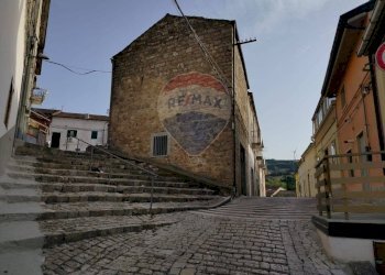 Edificio all\'aperto - Trilocale Via Rossini
 
12, Orsara di Puglia - foto 12