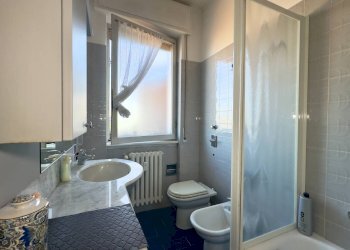 Bagno finestrato - Four-room apartment Via Delle Gardenie
3, Milano - photo 27