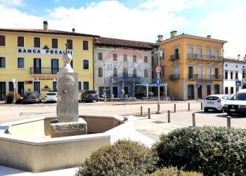 Edificio all\'aperto - Independent house Piazza Vittorio Veneto
 
20 e 21, Cappella Maggiore - photo 4
