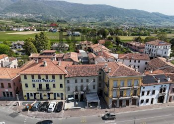 Edificio all\'aperto - Independent house Piazza Vittorio Veneto
 
20 e 21, Cappella Maggiore - photo 26