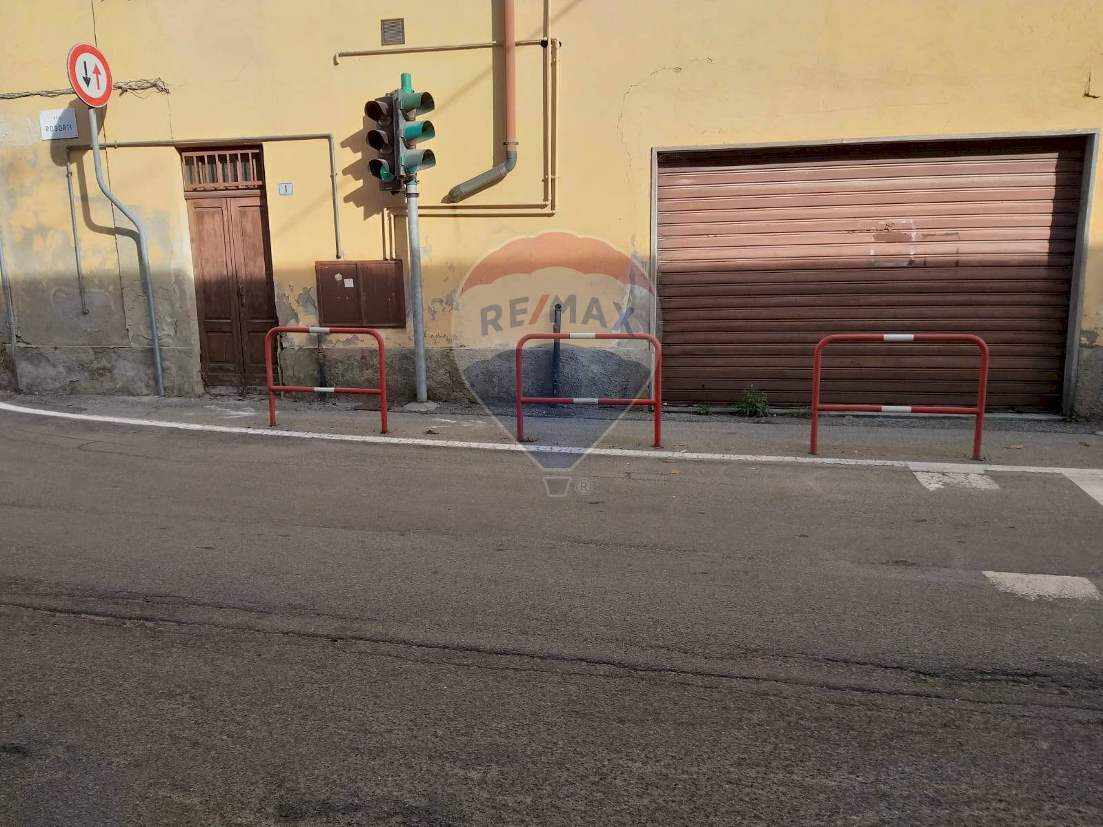 Edificio all\'aperto - Negozio Vergiate - foto 1