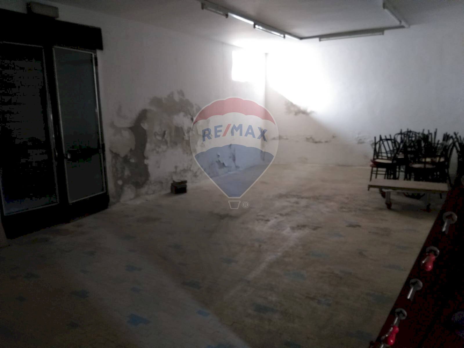 Parcheggio - Negozio Vergiate - foto 3