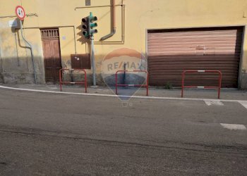 Edificio all\'aperto - Negozio Vergiate - foto 1