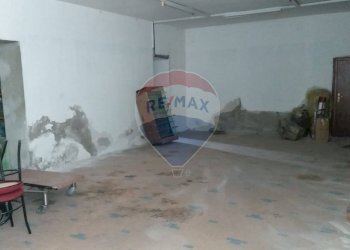 Stanza vuota - Negozio Vergiate - foto 4