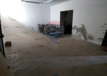 Parcheggio - Negozio Vergiate - foto 5