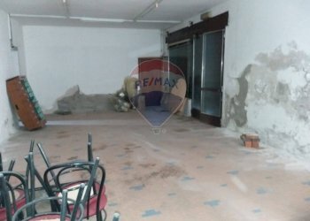 Parcheggio - Negozio Vergiate - foto 6