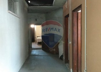 Hall / corridoio - Negozio Vergiate - foto 8