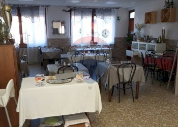 Sala da pranzo - Locale Commerciale Via Posorti
 
3, Vergiate - foto 4