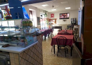 Sala da pranzo - Locale Commerciale Via Posorti
 
3, Vergiate - foto 6