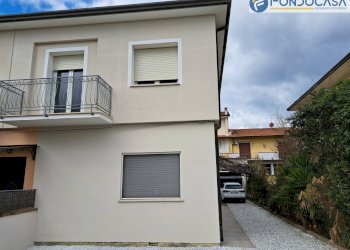 Facciata - Trilocale Via Sant'Andrea, Camaiore - foto 2