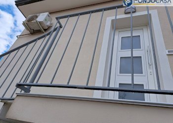 Porta ingresso - Trilocale Via Sant'Andrea, Camaiore - foto 4