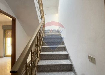 Scale - Appartamento Via Puccini
 
19, Caltavuturo - foto 7