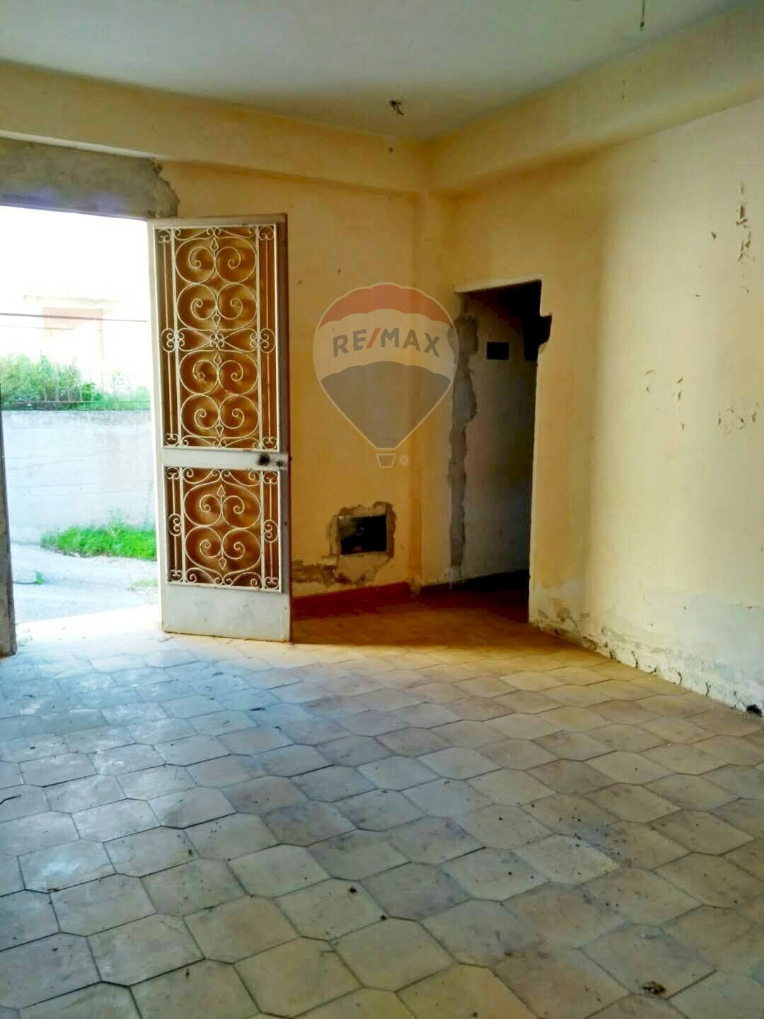 Stanza vuota - Independent house via Ugo foscolo
 
2, Poggioreale - photo 3