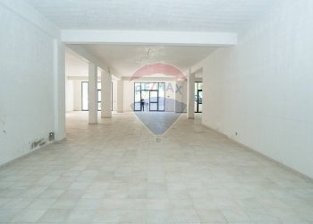 Stanza vuota - Locale Commerciale Via Livatino
 
8, Enna - foto 1