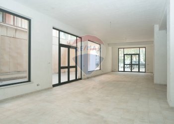 Stanza vuota - Locale Commerciale Via Livatino
 
8, Enna - foto 2