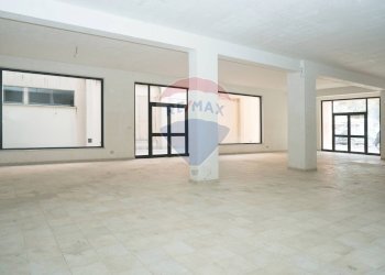 Stanza vuota - Locale Commerciale Via Livatino
 
8, Enna - foto 4