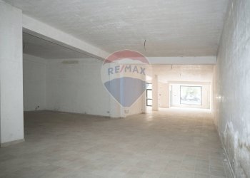 Stanza vuota - Locale Commerciale Via Livatino
 
8, Enna - foto 11