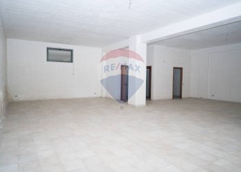 Stanza vuota - Locale Commerciale Via Livatino
 
8, Enna - foto 12