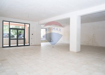 Stanza vuota - Locale Commerciale Via Livatino
 
8, Enna - foto 14