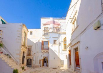Edificio all\'aperto - Independent house Vico IV Vittorio Alfieri
 
19, Martina Franca - photo 2
