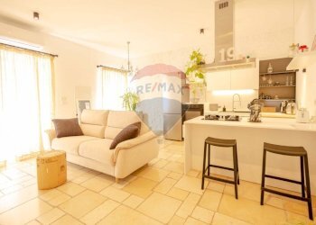 Sala da pranzo - Independent house Vico IV Vittorio Alfieri
 
19, Martina Franca - photo 7