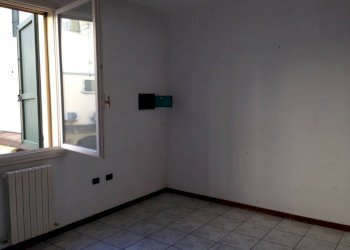 Camera da letto - Four-room apartment via Giacomo Matteotti, Bastiglia - photo 3