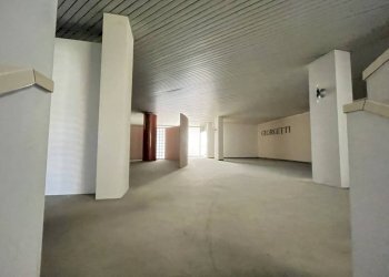 Interno non residenziale - Stabile - Palazzo via Giosuè Carducci, Lissone - foto 10