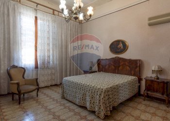 Camera da letto primo piano - Casa indipendente via San Martino
 
44-46, Selargius - foto 18