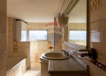 Bagno primo piano - Casa indipendente via San Martino
 
44-46, Selargius - foto 24