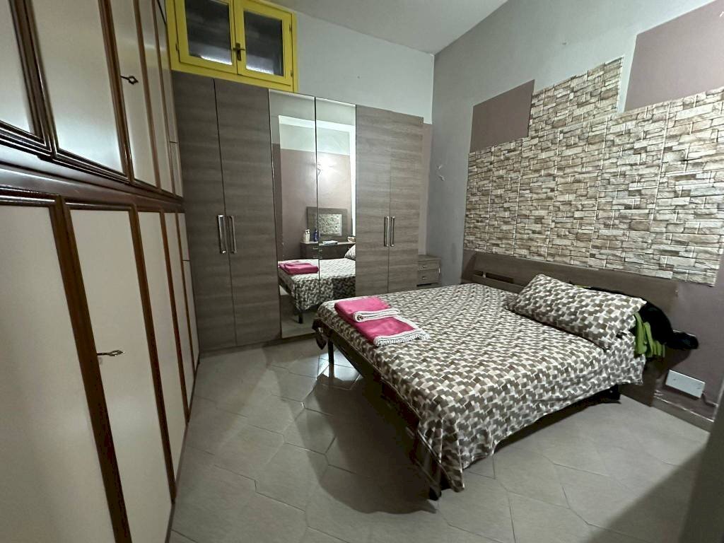 Camera da letto - Bilocale via Giuseppe Mazzini, 6, Albizzate - foto 2