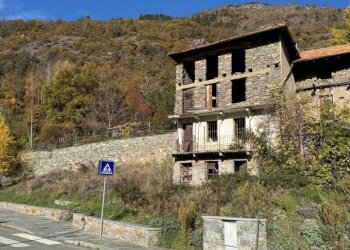 Facciata - Rustico Frazione Rovine, Sarre - foto 2