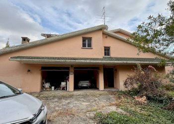 Facciata - Villa via Roma, 79, Ronco Biellese - foto 3