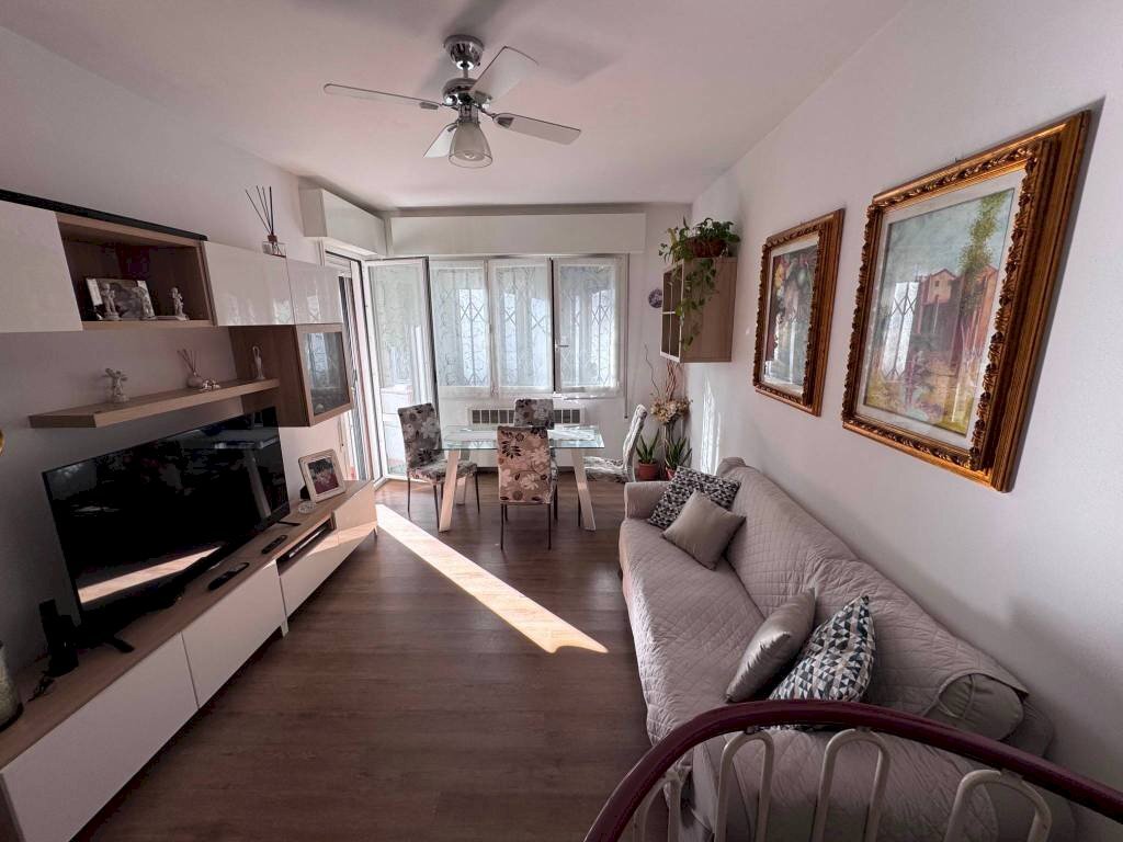 Soggiorno - Four-room apartment via 2 Giugno, 1, Calderara di Reno - photo 3