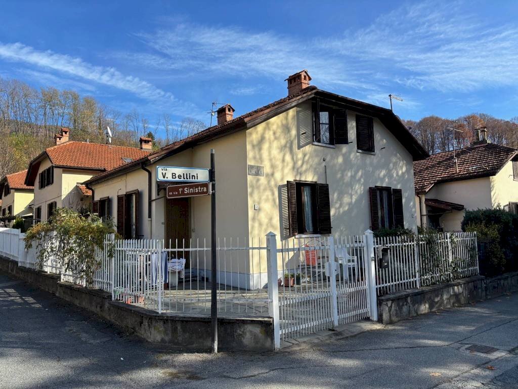 Facciata - Villa piazza della Pace, 3, Villar Perosa - foto 1