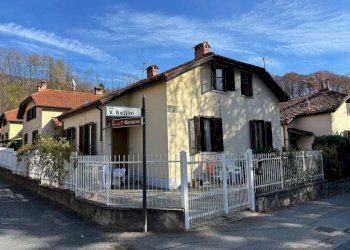 Facciata - Villa piazza della Pace, 3, Villar Perosa - foto 1