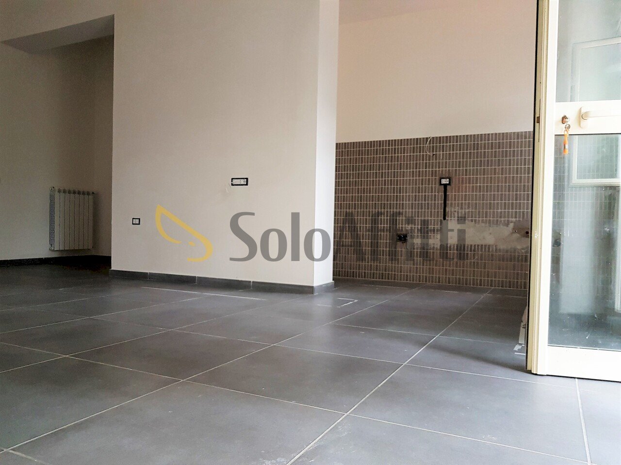 SOGGIORNO + ANGOLO CUCINA - Three-room apartment Calata Capodichino, Napoli - photo 3