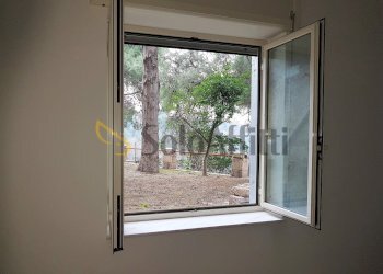 FINESTRA CAMERA DA LETTO - Trilocale Calata Capodichino, Napoli - foto 10