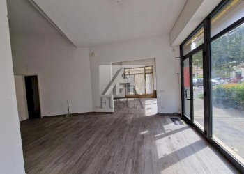 fondo-vendia-lucca-fusca_5.jpg - Capannone Via Sant'Anna, Lucca - foto 6