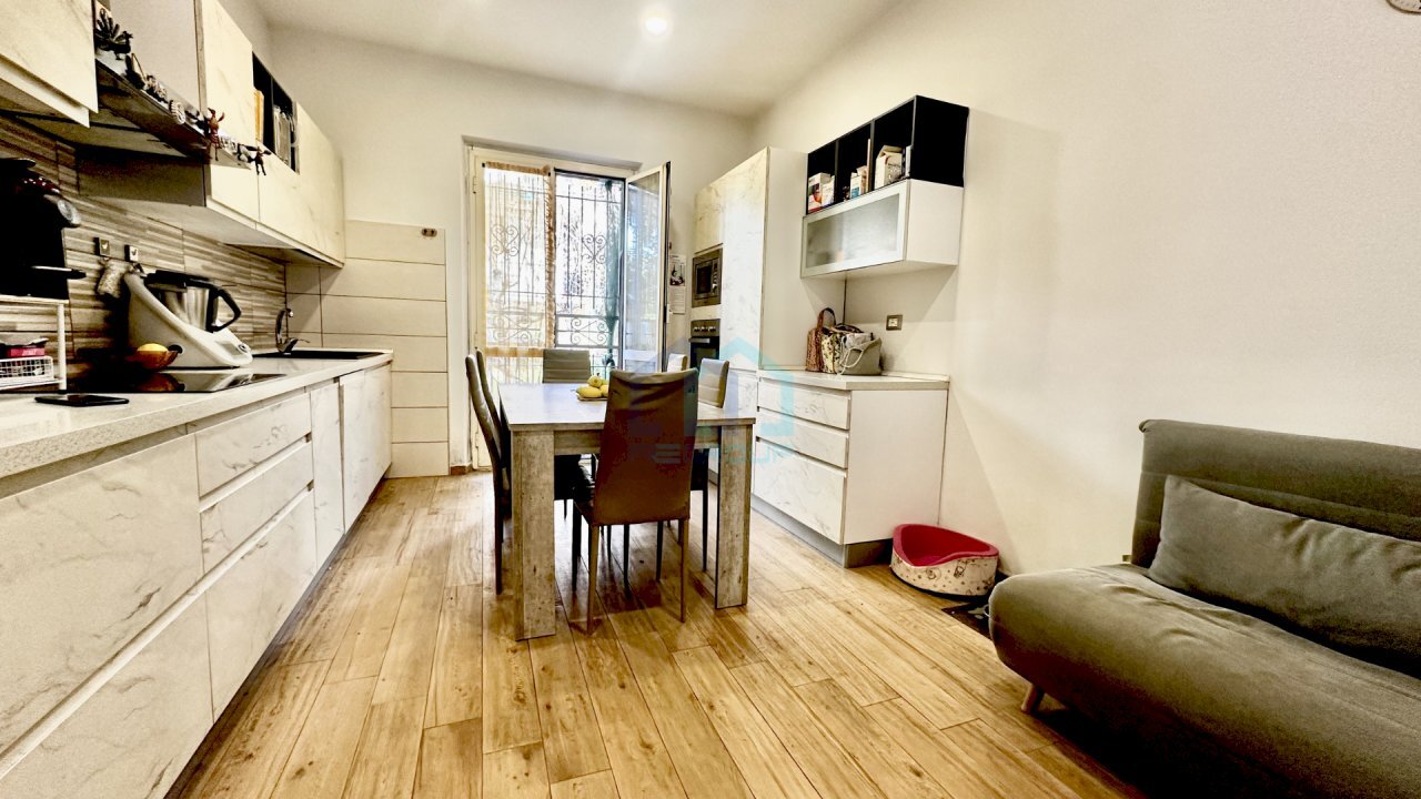 soggiorno - Quadrilocale Via Filippo Turati 11, Savona - foto 2