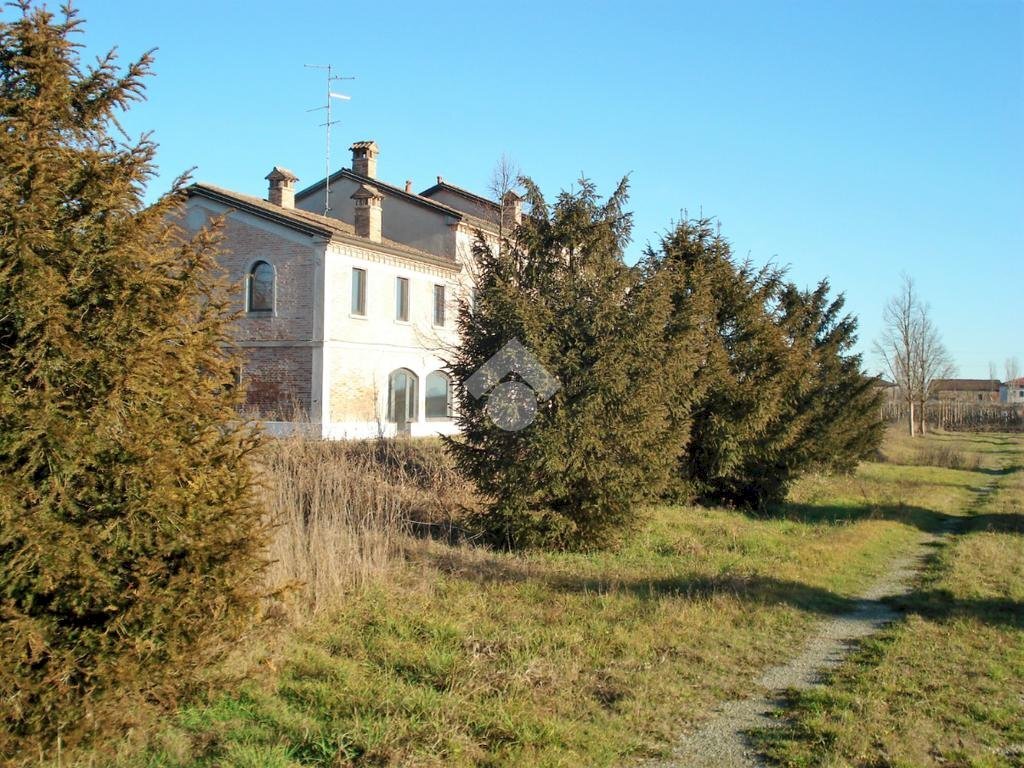 Three-family Villa Ss 468 Motta, Carpi - photo 1
