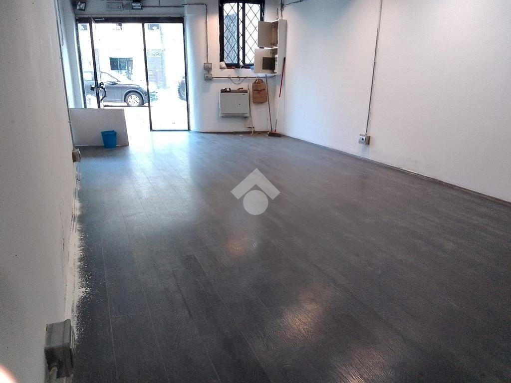 Negozio Via Guido da Castello, Reggio nell'Emilia - foto 2