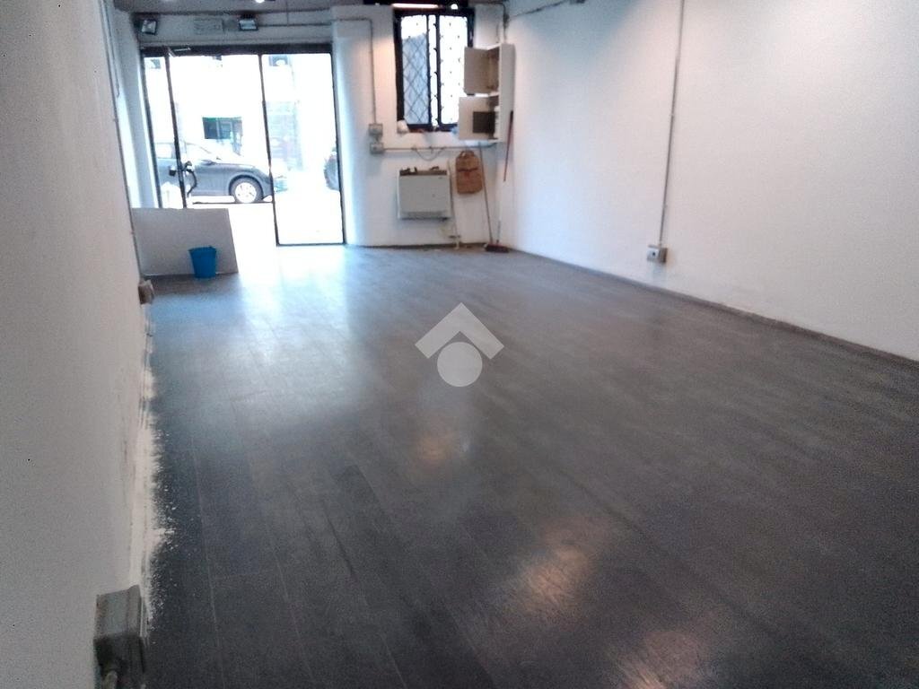 Negozio Via Guido da Castello, Reggio nell'Emilia - foto 3