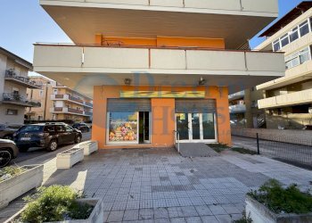 Foto 1 - Commercial Premises Via Duca degli Abruzzi, Alba Adriatica - photo 1