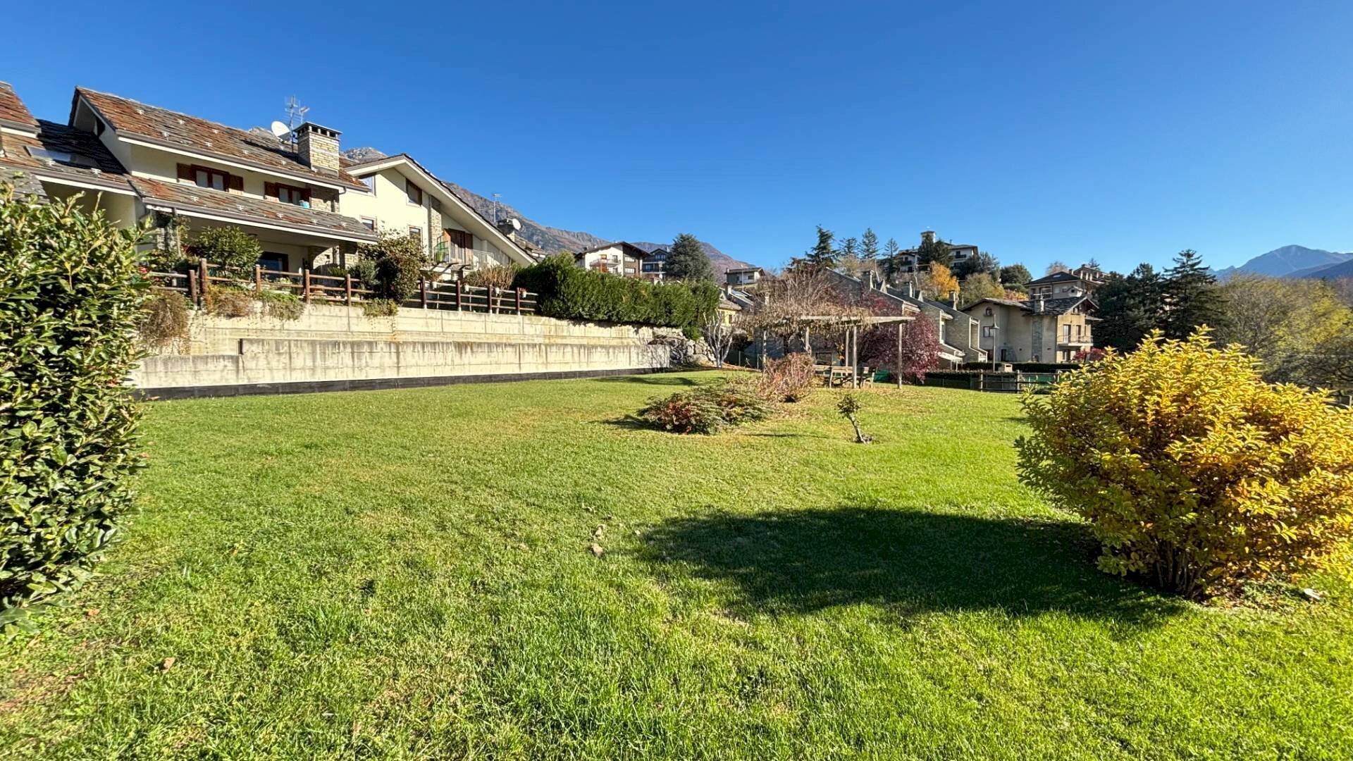 Foto 1 - Villa a Schiera Via Alessandro Passerin D'Entrèves
 
9, Aosta - foto 1