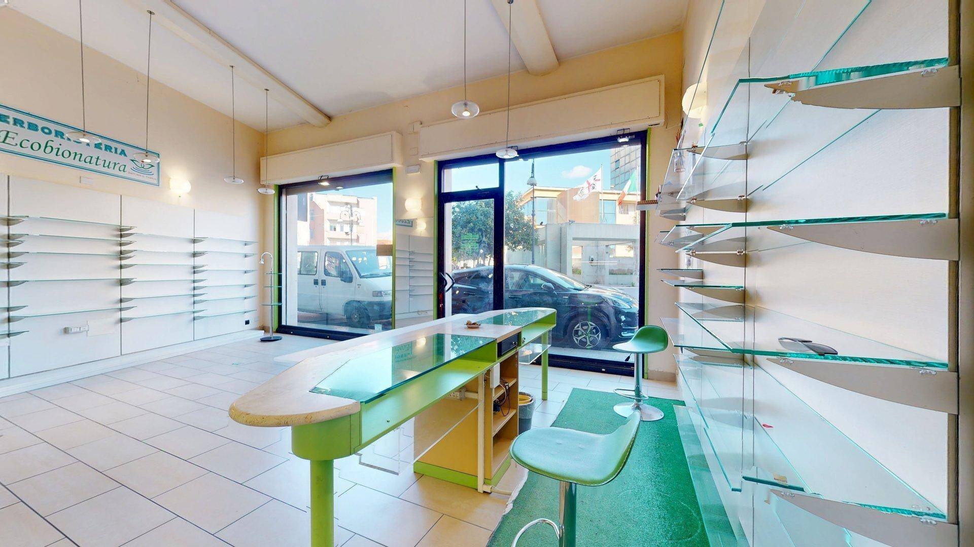 Foto 2 - Locale Commerciale Via Eligio Porcu, Quartu Sant'Elena - foto 2