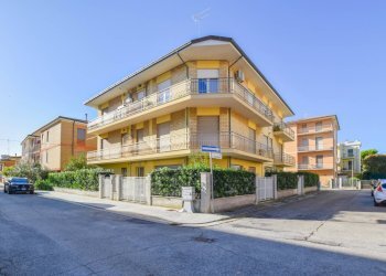 esterno-palazzina-appartamento-vendita-porto-san-giorgio-seconda-fila-mare.jpg - Appartamento Via Giovanni XXIII
 
5, Porto San Giorgio - foto 1