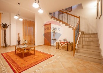 Scale - Terraced Villa Viale Della Repubblica
 
17, Valenzano - photo 15